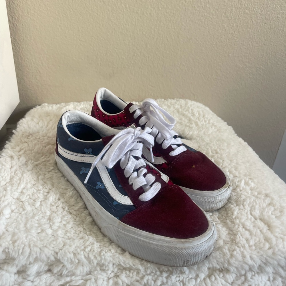 Patterned Vans Size 9